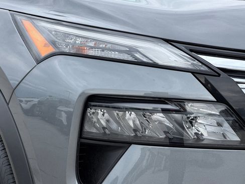 Used 2025 Nissan Rogue SV AWD/4WD image 11