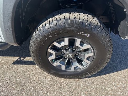 Used 2019 Toyota Tacoma TRD Off-Road image 31