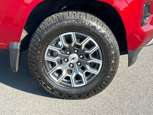 Used 2024 Chevrolet Colorado Z71 w/ Z71 Convenience Package 2 AWD/4WD image 11