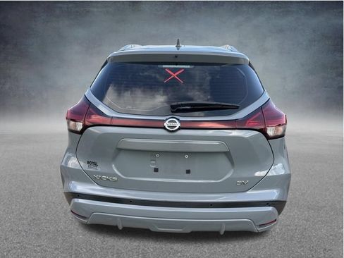 Used 2021 Nissan Kicks SV FWD image 8