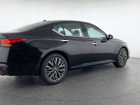 Used 2025 Nissan Altima 2.5 SV FWD image 9
