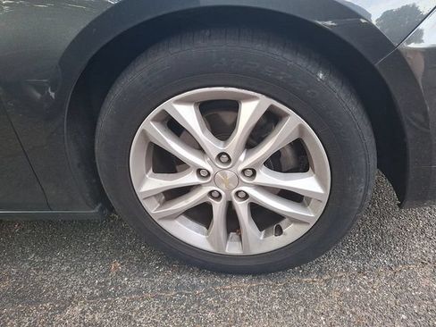Used 2018 Chevrolet Malibu LT FWD image 4