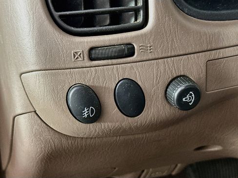 Used 2000 Toyota Tundra SR5 w/ Convenience Pkg RWD image 16