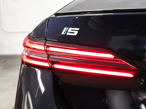 New 2027 BMW i5 eDrive40 w/ M Sport Package RWD image 7