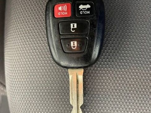 Used 2017 Toyota Corolla LE w/ Carpet Mat Package (TMS) FWD image 22