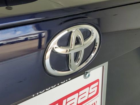 Used 2021 Toyota RAV4 XLE Premium FWD image 9