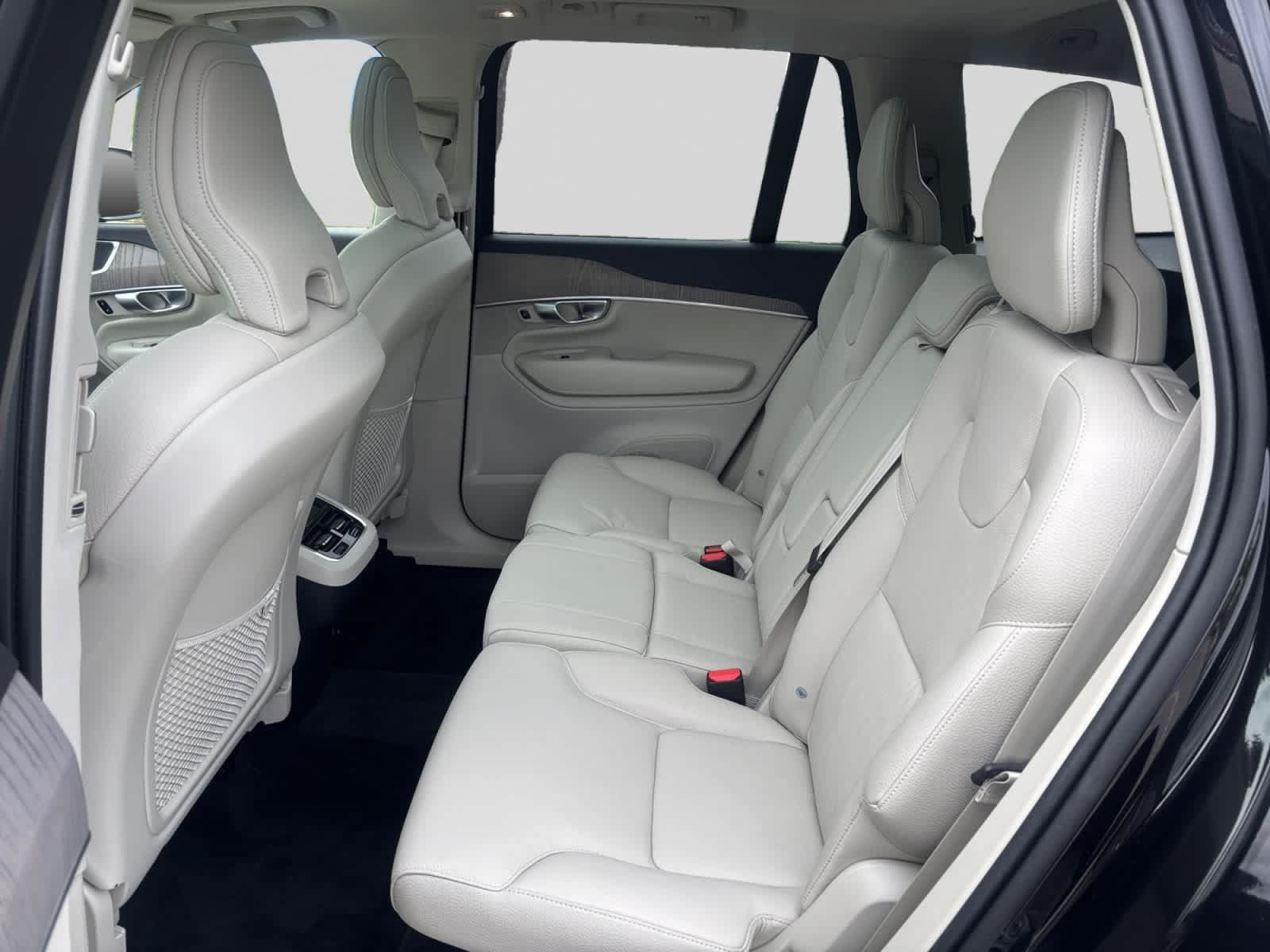 Used 2024 Volvo XC90 B6 Plus AWD/4WD image 17