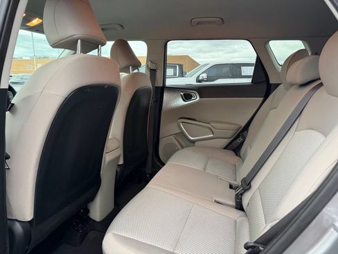 Used 2023 Kia Soul LX w/ LX Technology Package FWD image 17