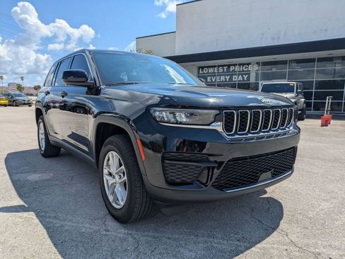 Certified 2024 Jeep Grand Cherokee Laredo X w/ Trailer Tow Package AWD/4WD image 3