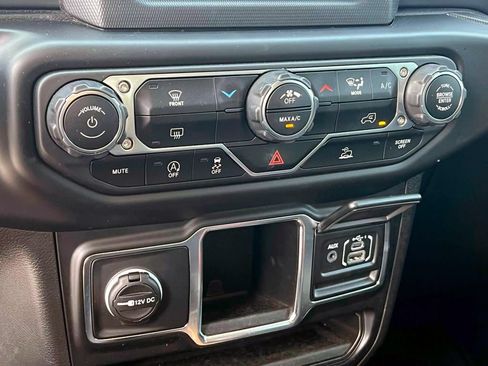 Used 2022 Jeep Wrangler Unlimited Sport AWD/4WD image 32