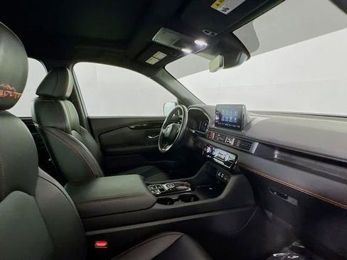 Used 2025 Honda Pilot TrailSport image 24