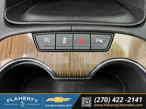 Used 2023 GMC Acadia SLE w/ Driver Convenience Package FWD image 32