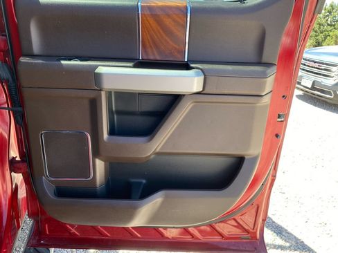 Used 2018 Ford F150 King Ranch w/ Equipment Group 601A Luxury AWD/4WD image 32