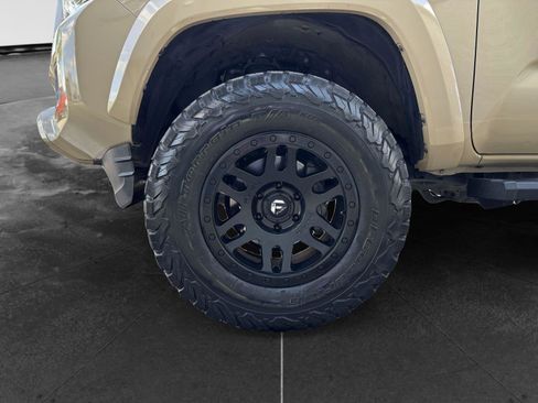 Used 2020 Toyota Tacoma TRD Sport AWD/4WD image 9