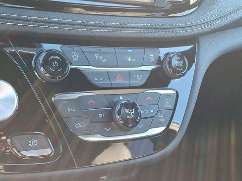 New 2026 Chrysler Pacifica Select image 13