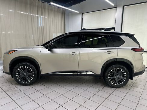 Used 2026 Nissan Rogue Platinum w/ Platinum Premium Package image 10