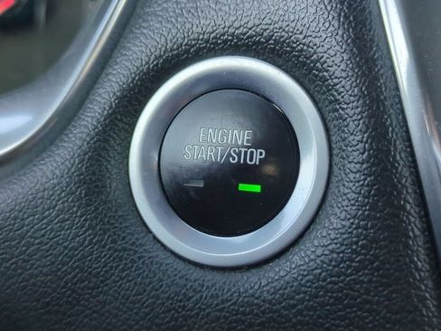 Used 2023 Chevrolet Traverse LT FWD image 28