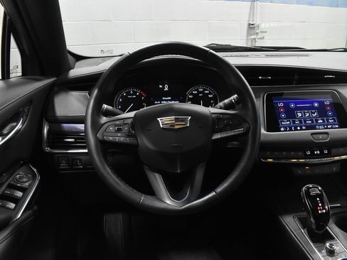 Certified 2023 Cadillac XT4 Luxury w/ Cold Weather Package AWD/4WD image 6