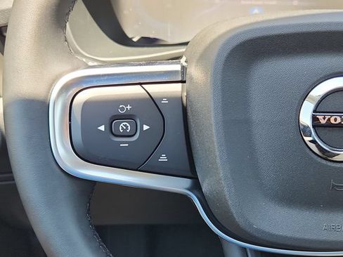 Certified 2025 Volvo XC40 B5 Ultra w/ Climate Package AWD/4WD image 17
