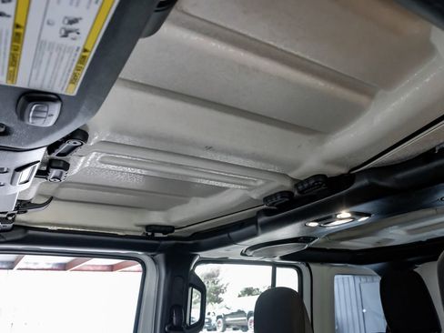 Used 2018 Jeep Wrangler Unlimited Sahara image 21