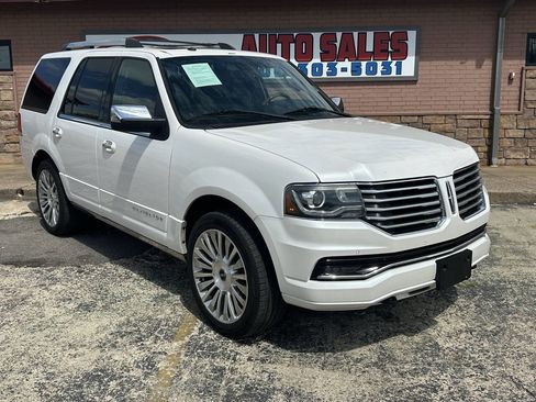Used 2017 Lincoln Navigator Reserve RWD image 3