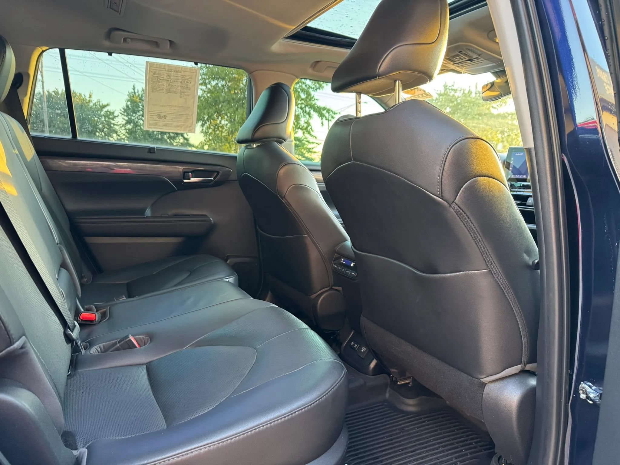 Used 2021 Toyota Highlander Limited FWD image 15