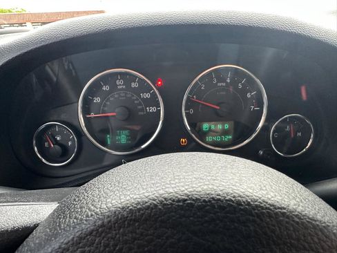 Used 2016 Jeep Wrangler Unlimited Sahara w/ Dual Top Group AWD/4WD image 10
