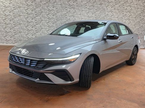 New 2026 Hyundai Elantra SEL Sport image 4