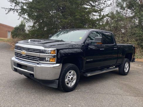Used 2018 Chevrolet Silverado 2500 W/T w/ WT Convenience Package image 3