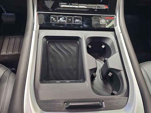 New 2025 Nissan Armada SV image 25