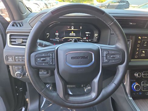 Used 2024 GMC Yukon XL Denali Ultimate AWD/4WD image 19