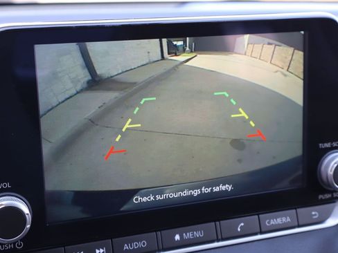 Used 2025 Nissan Sentra SV FWD image 7
