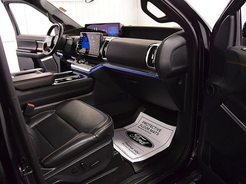 Used 2025 Ford Expedition Tremor AWD/4WD image 32