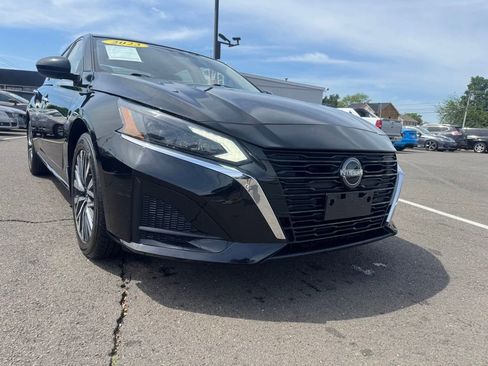 Used 2023 Nissan Altima 2.5 SV AWD/4WD image 12