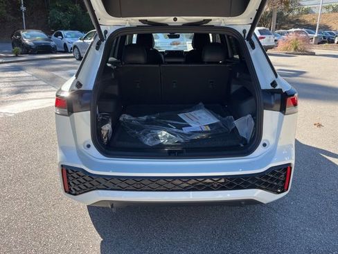 New 2026 Volkswagen Tiguan SE R-Line image 19