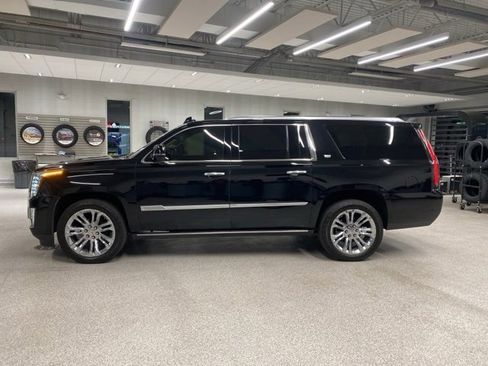 Used 2020 Cadillac Escalade ESV Premium Luxury w/ LPO, Radiant Package image 11