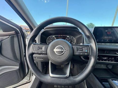 Used 2023 Nissan Rogue SV AWD/4WD image 14