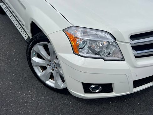 Used 2011 Mercedes-Benz GLK 350 4MATIC image 2