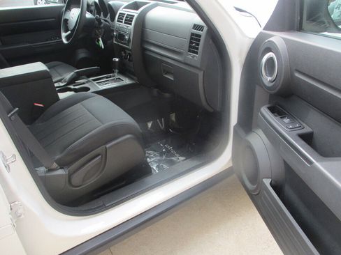 Used 2011 Dodge Nitro SE AWD/4WD image 28