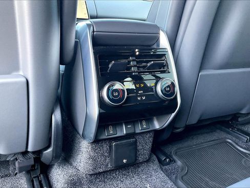 New 2026 Land Rover Range Rover Long Wheelbase SE AWD/4WD image 22