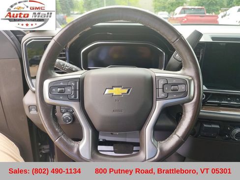 Used 2022 Chevrolet Silverado 1500 LT w/ Z71 Off-Road Package AWD/4WD image 16