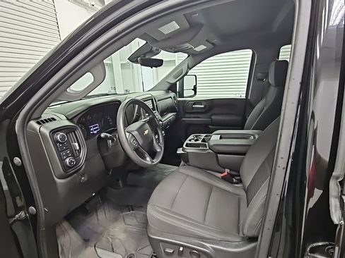 Used 2024 Chevrolet Silverado 2500 Custom w/ Custom Value Package image 10