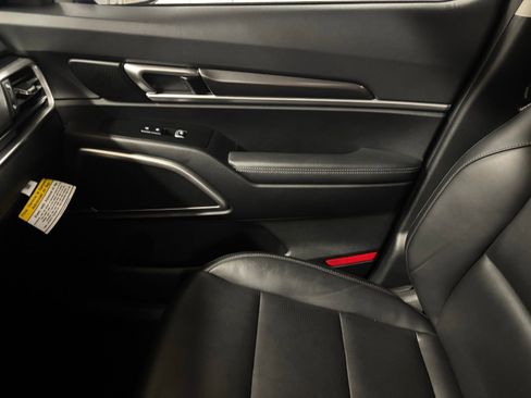 Used 2024 Kia Telluride S FWD image 15