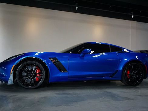 Used 2015 Chevrolet Corvette Z06 w/ Z07 Performance Package RWD image 46