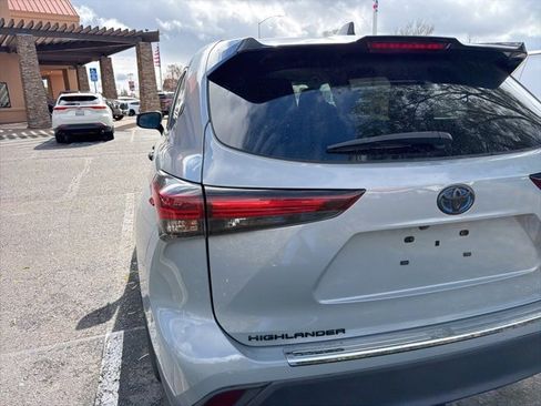 Used 2024 Toyota Highlander LE image 10