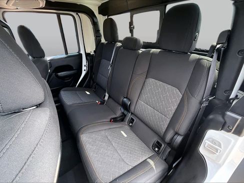 Used 2026 Jeep Gladiator Mojave AWD/4WD image 19