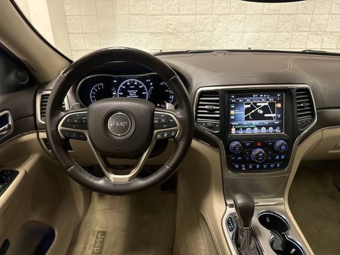 Used 2017 Jeep Grand Cherokee Overland w/ Jeep Active Safety Group image 25