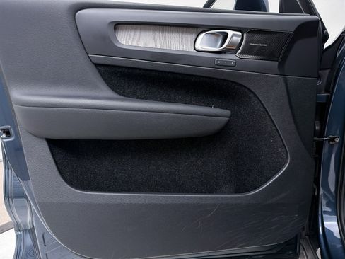 Used 2021 Volvo XC40 T5 Inscription w/ Advanced Package image 18