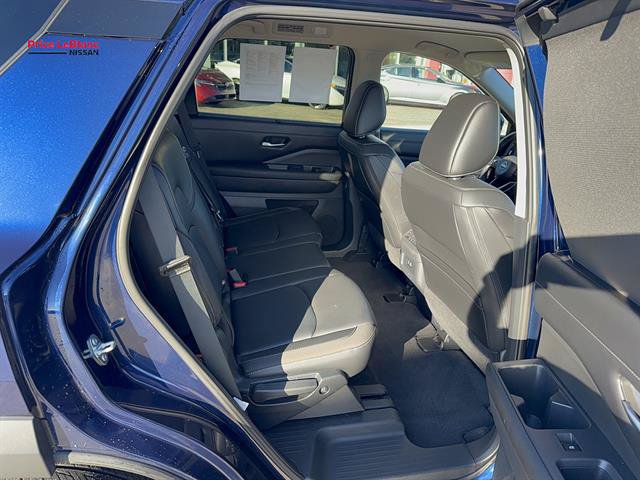 Used 2025 Nissan Pathfinder SL FWD image 22