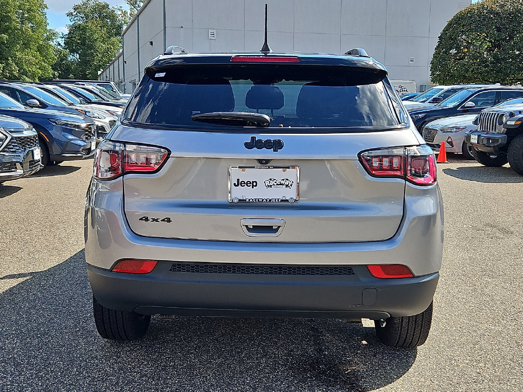 Used 2023 Jeep Compass Latitude w/ Convenience Group AWD/4WD image 6